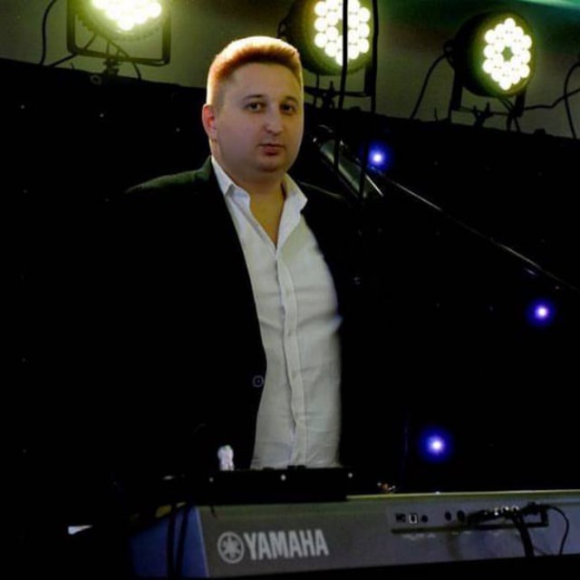 Музикант Влад Комар